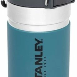Stanley PMI Stanley The Quick Flip Water Bottle 0,47L - Thermosfles - Lagoon 26 Stanley PMI Stanley The Quick Flip Water Bottle 0,47L - Thermosfles - Lagoon -WMF Shop 377x840