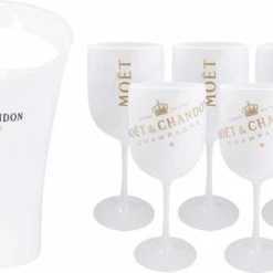 Moët & Chandon Giftset - Ice Imperial Ice Bucket, Small Bucket Met Ice Scoop, 6 Glazen, Handdoek - Luxe Wijnkoeler / IJsemmer En Champagneglas 6x - Strandhanddoek -WMF Shop 550x301 1