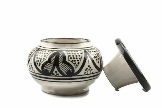 Cadeaubazaar.nl Asbak Zwart / Wit H 10 Cm Ø 15 Cm 5 Cadeaubazaar.nl Asbak Zwart / Wit H 10 Cm Ø 15 Cm - Afbeelding 3