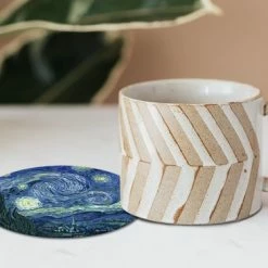 KitchenYeah Onderzetters Voor Glazen - Rond - Sterrennacht - Schilderij - Oude Meesters - Vincent Van Gogh - 10x10 Cm - Glasonderzetters - 6 Stuks -WMF Shop 550x366 66