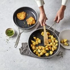 Demeyere Alu Industry 3 Koekenpannenset - Inductie - Pannenset 24 Cm + 28 Cm - Ceraforce Antikleeflaag - PTFE-vrij 16 Demeyere Alu Industry 3 Koekenpannenset - Inductie - Pannenset 24 Cm + 28 Cm - Ceraforce Antikleeflaag - PTFE-vrij -WMF Shop 550x366 74