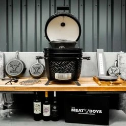 Merkloos The Meat Boys Compact - Keramische BBQ - 15 Inch Kamado - Tafelmodel - All Black Inclusief Platesetter En Regenhoes -WMF Shop 550x366 79