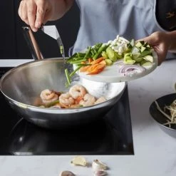 Demeyere Senses 5 Wokpan - RVS - Inductie - 26 Cm – PTFE En PFAS Vrij 13 Demeyere Senses 5 Wokpan - RVS - Inductie - 26 Cm – PTFE En PFAS Vrij -WMF Shop 550x366 82