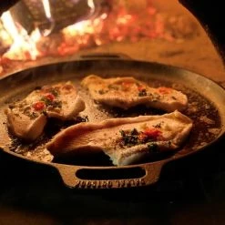 Valhal Outdoor Skillet / Plancha / Koekenpan - Gietijzer - Diameter 35cm, Twee Handvatten, VH35F -WMF Shop 550x412 65