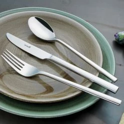 Sola Bestekset Montreux - Modern - 8 Persoons - 70 Delig - Zilverwit Edelstaal 18/10 - RVS - Zilver -WMF Shop 550x415 2