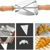 LOUZIR RVS Croissant Roller Cutter Cake Brood Rolling Deeg Cutter - Voor Het Maken Van Croissant Met Houten Handvat Rollend Mes Keuken Bakken Tool -WMF Shop 550x505 2