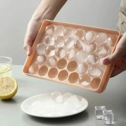 Merkloos Ronde Ijsblokjesvorm Met Deksel Roze- 33 Ronde Ijsblokjes Vorm- Ijsvormpjes Maker- Bioplastic- Stofvrij- Ice Cube- Herbruikbaar- Keukengadgets -WMF Shop 550x540