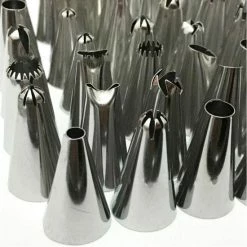 Merkloos Cake Decoration Set 48 Stuks Van Verschillende RVS Spuitmondjes Voor Het Decoreren Van Taarten En Gebak - Icing Piping Nozzles Pastry Tips Set - Cake Decorating Tools Accessoires - Garneerspuit Voor Slagroom, Fondant, Marsepein - Klein Formaat 8 Merkloos Cake Decoration Set 48 Stuks Van Verschillende RVS Spuitmondjes Voor Het Decoreren Van Taarten En Gebak - Icing Piping Nozzles Pastry Tips Set - Cake Decorating Tools Accessoires - Garneerspuit Voor Slagroom, Fondant, Marsepein - Klein Formaat -WMF Shop 550x550 172