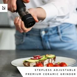 LARS NYSØM Zout- En Pepermolen Set 'Sjæl' Black/White -WMF Shop 550x550 239