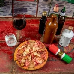 Boska Pizzaplank Friends S - BBQ Accessoires - Eikenhout - Handige Opvanggeul - Ø 24 Cm -WMF Shop 550x550 334