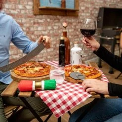 Boska Pizzaplank Friends S - BBQ Accessoires - Eikenhout - Handige Opvanggeul - Ø 24 Cm -WMF Shop 550x550 335