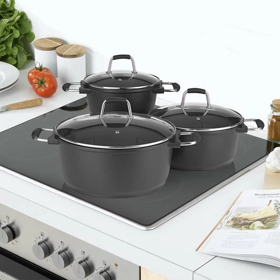 Bratoni Gietaluminium Steelpan In 'gegoten' Kwaliteit Met Glazen Deksel 20 Cm | 2-voudige Greblon Antiaanbaklaag Voor Bijna Vetvrij Koken | Alle Soorten Fornuizen Behalve Inductie 4 Bratoni Gietaluminium Steelpan In 'gegoten' Kwaliteit Met Glazen Deksel 20 Cm | 2-voudige Greblon Antiaanbaklaag Voor Bijna Vetvrij Koken | Alle Soorten Fornuizen Behalve Inductie - Afbeelding 2