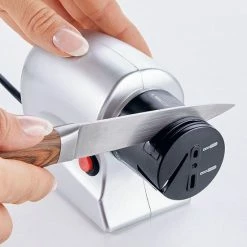 Genius Ideas Elektrische Messenslijper - Zilver - Professionele Slijper - Universeel - Voor Alle Messen En Scharen -WMF Shop 550x550 783