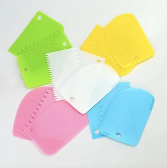 Merkloos Deegschraper | Deegkrabber | Deegsteker | Fondant Schraper Voor Taart / Icing / Cake | Keukentool Deeg Snijder | Spatel Voor Taart | Smoother | Soepel Maker | Cake Beslag Schraper | Rand Decoratie - Kunststof Roze 7 Merkloos Deegschraper | Deegkrabber | Deegsteker | Fondant Schraper Voor Taart / Icing / Cake | Keukentool Deeg Snijder | Spatel Voor Taart | Smoother | Soepel Maker | Cake Beslag Schraper | Rand Decoratie - Kunststof Roze - Afbeelding 5