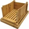Stelleriana Broodsnijder Of Broodsnijmachine Van Bamboo Hout Als Hulpmiddel Bij Het Snijden Van Vers Zelf Gebakken Brood En Broodbakken. Bevat Een Broodplank/Snijplank Met Kruimelbak/Kruimelvanger. -WMF Shop 550x555 6