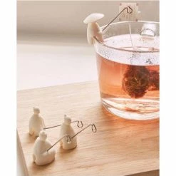 Kikkerland Theetip - Theezakje Houder - Fishermen Design -WMF Shop 550x587 3