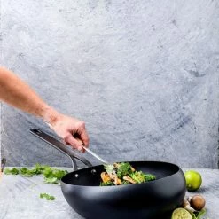 BK Black Steel Wokarang - Wokpan - Ø 30 Cm - Inductie 25 BK Black Steel Wokarang - Wokpan - Ø 30 Cm - Inductie -WMF Shop 550x733 7