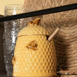 Clayre & Eef Honingpot Met Lepel Ø 11x14 Cm Geel Keramiek Rond Bijen Voorraadpot Deksel Bewaarpot Opbergpot -WMF Shop 550x823
