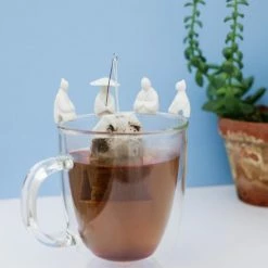 Kikkerland Theetip - Theezakje Houder - Fishermen Design -WMF Shop 550x825 17